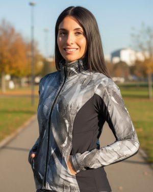 Campera Deportiva Entallada Microfibra Estampada C Bolsillos