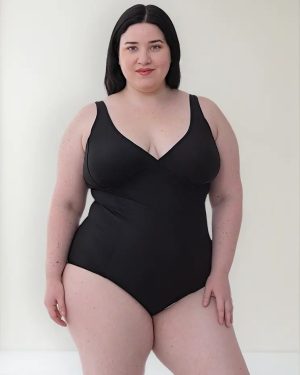 Malla Entera Clásica Con Corte Bajo Busto y Recortes Modeladores