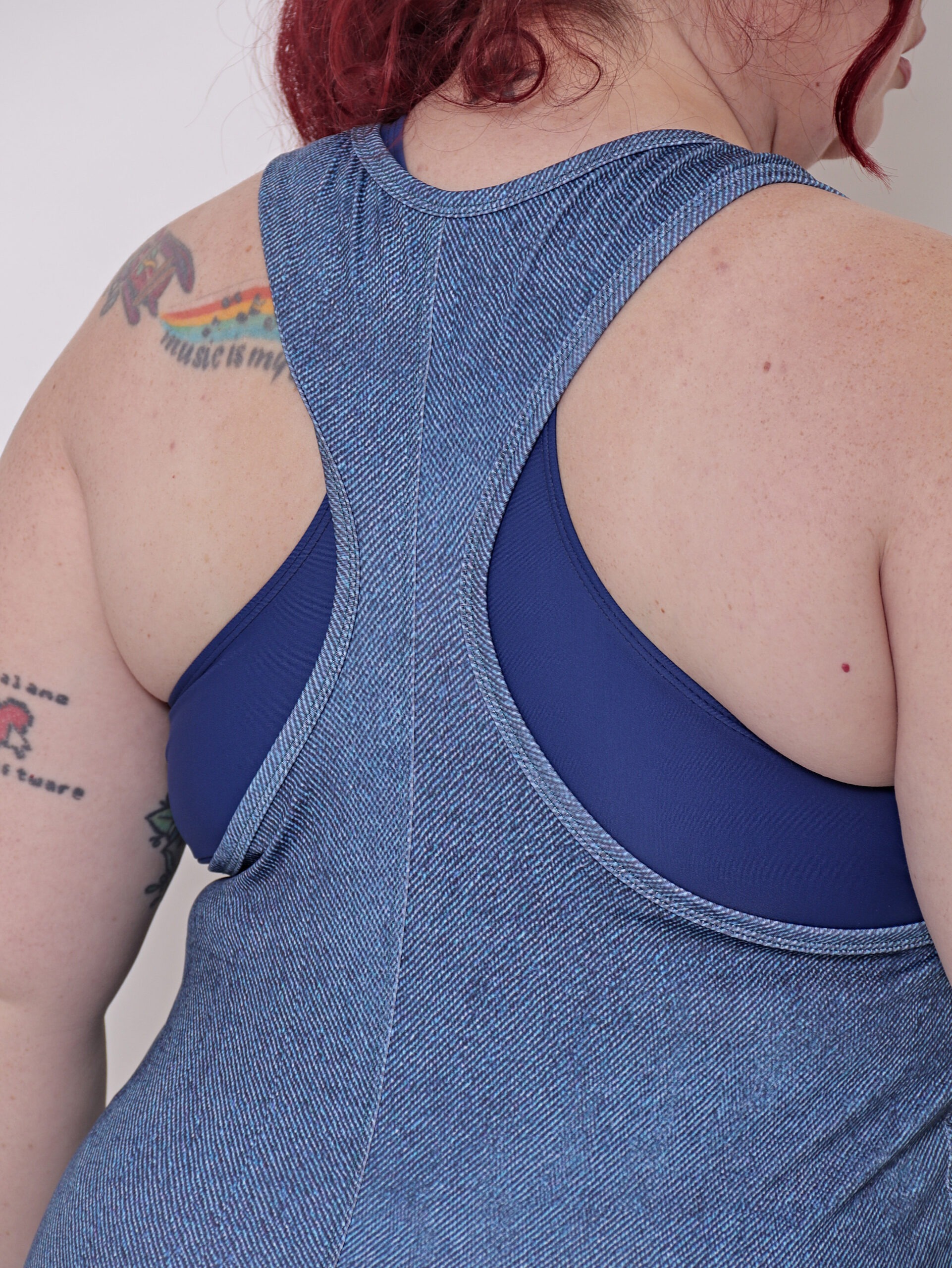 Musculosa Deportiva Mujer Larga Estampa Denim Talles Grandes - Imagen 16