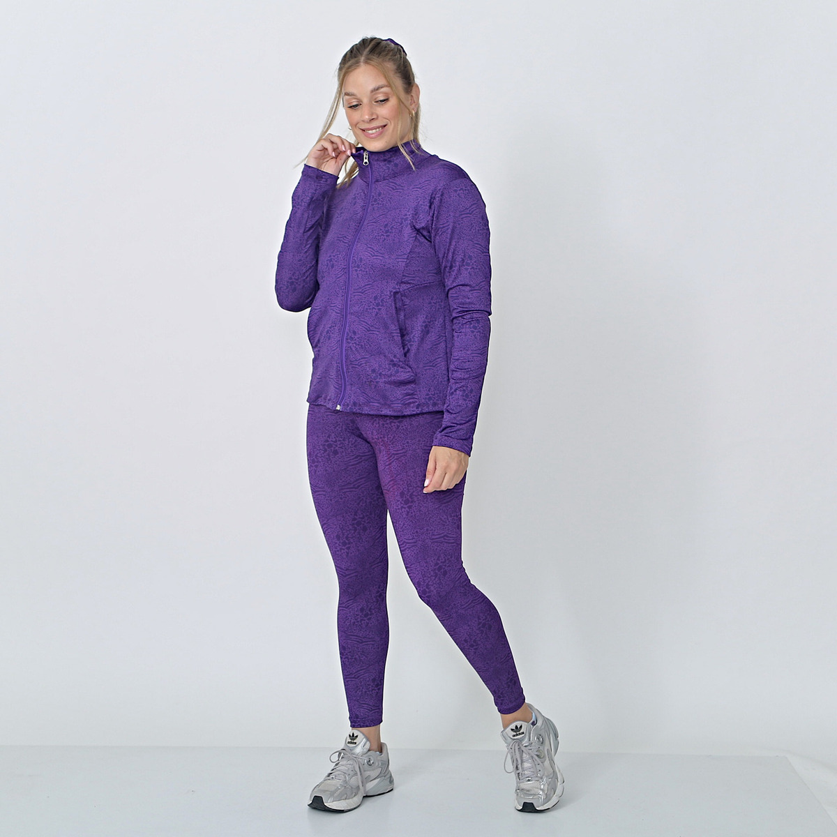 Campera Deportiva Microfibra Con Bolsillos Talles Grandes - Imagen 4