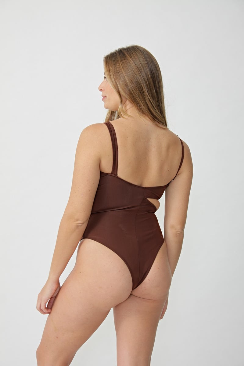 Malla Entera Un Hombro Cut Out Espalda Cavada Talles Grandes - Imagen 4