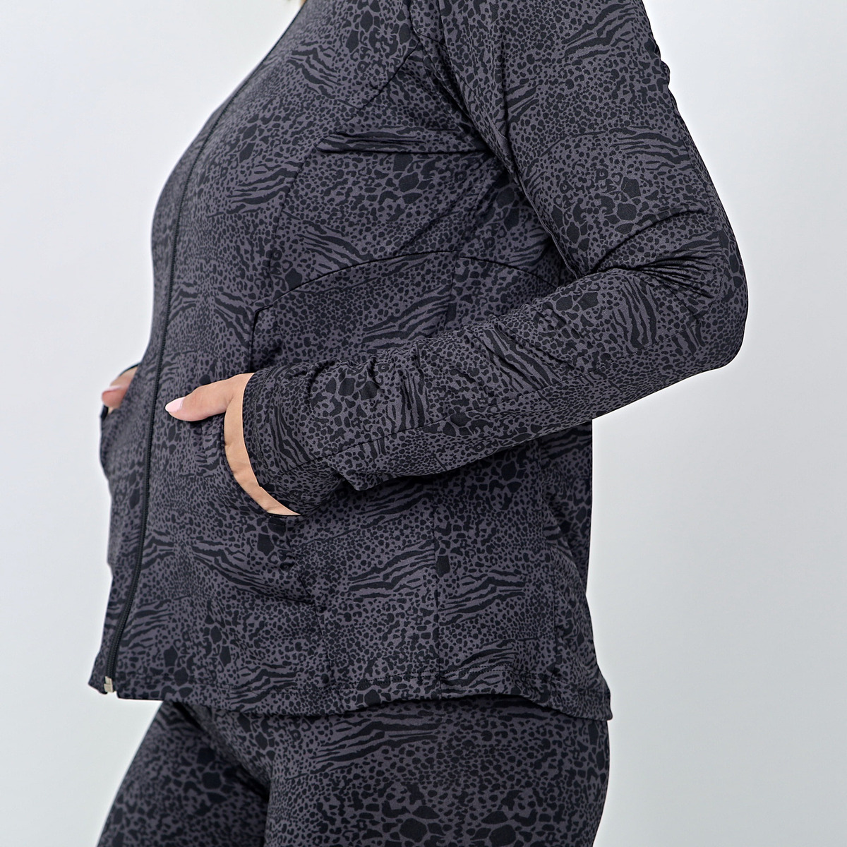 Campera Deportiva Microfibra Con Bolsillos Talles Grandes - Imagen 9